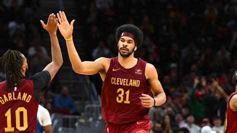 Indiana Pacers at Cleveland Cavaliers odds, picks and predictions.